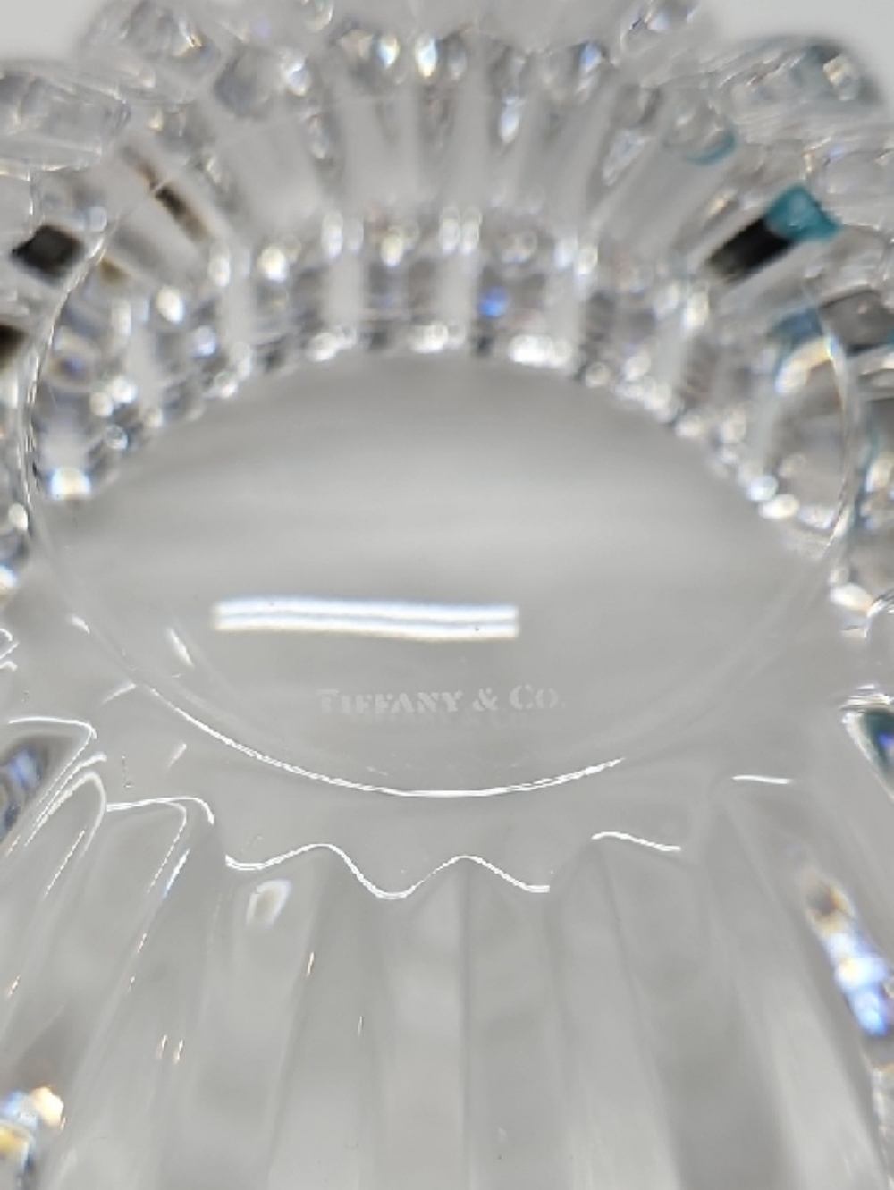 TIFFANY & CO. FLUTED CRYSTAL BOWL WITH HEART RIM. 6.5" - Picture 3 of 3